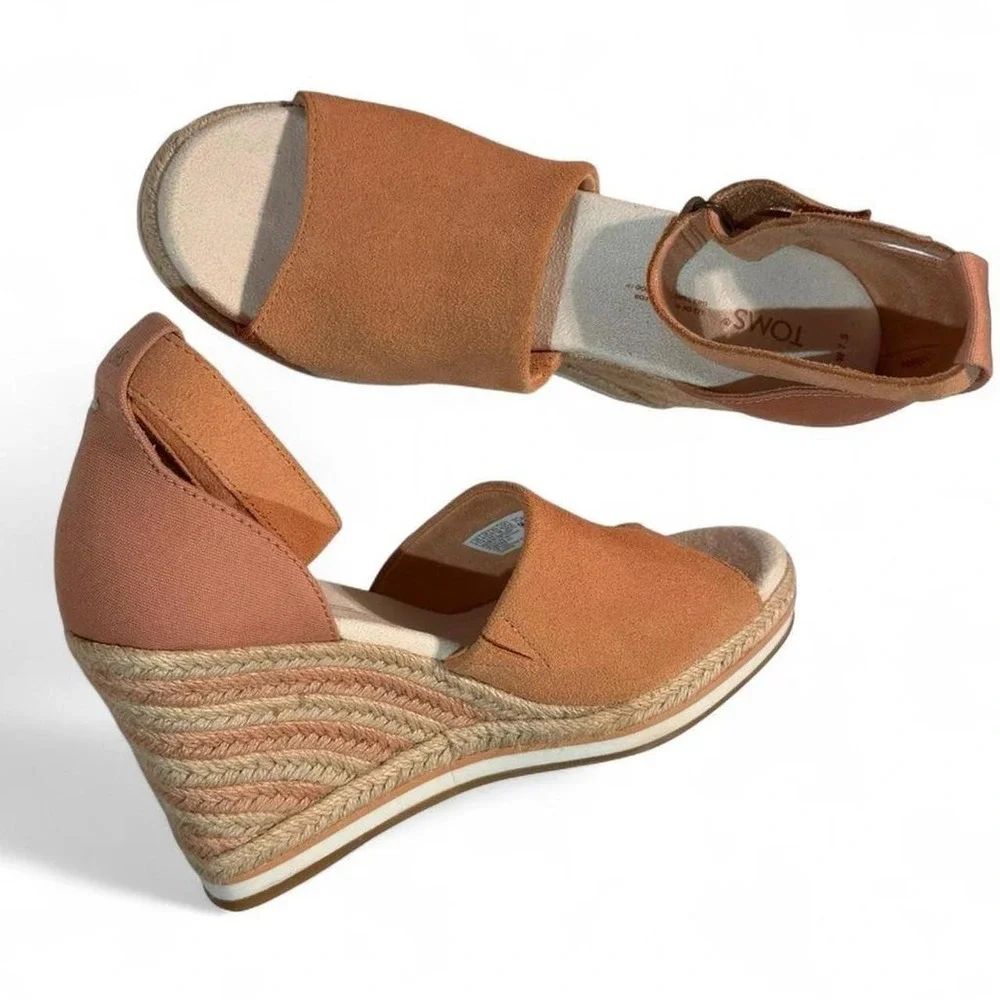 TOMS suede espadrille wedge sandals in a warm size 7.5